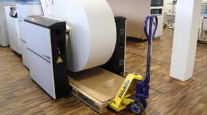 Rollenwechsel am Abwickler Unwinder UW8.