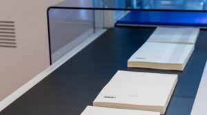 Book blocks on Conveyor Belt TB8.