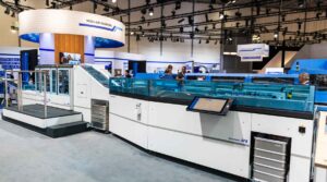 Starbook Sheetfolder SF8 auf dem Müller Martini Stand drupa 2024.