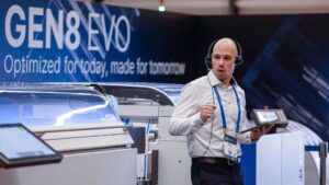 Ronnie Schärer, Head of Product Management präsentiert die Gen8 EVO an den Hunkeler Innovationdays 2025.