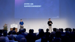 Keynote Speech Blockchain Dimitri Tirez und Christian Busse.